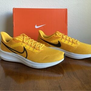 Nike Air Zoom Pegasus 39 TB in Yellow and Black